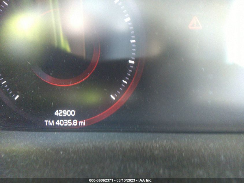 2020 VOLVO XC40 MOMENTUM YV4162UK4L2286483