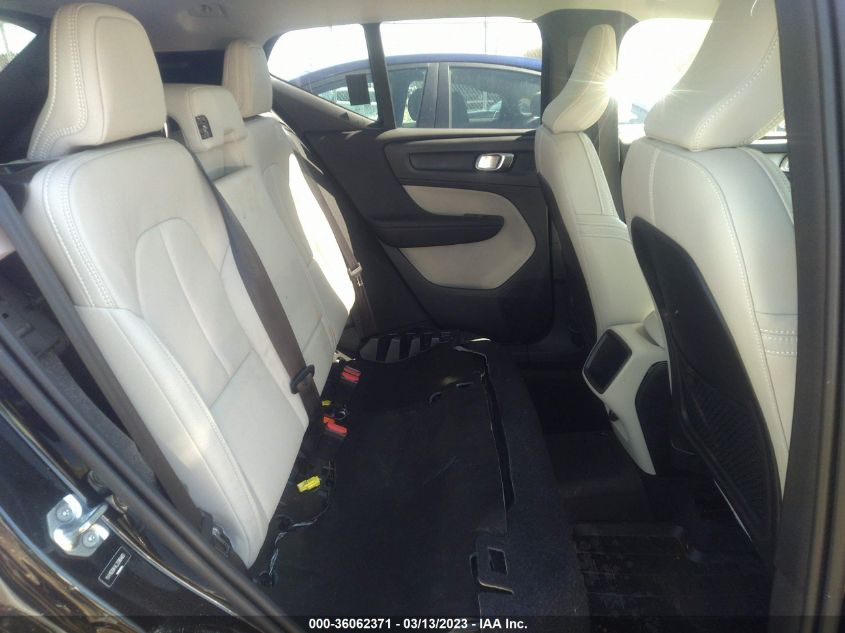 2020 VOLVO XC40 MOMENTUM YV4162UK4L2286483