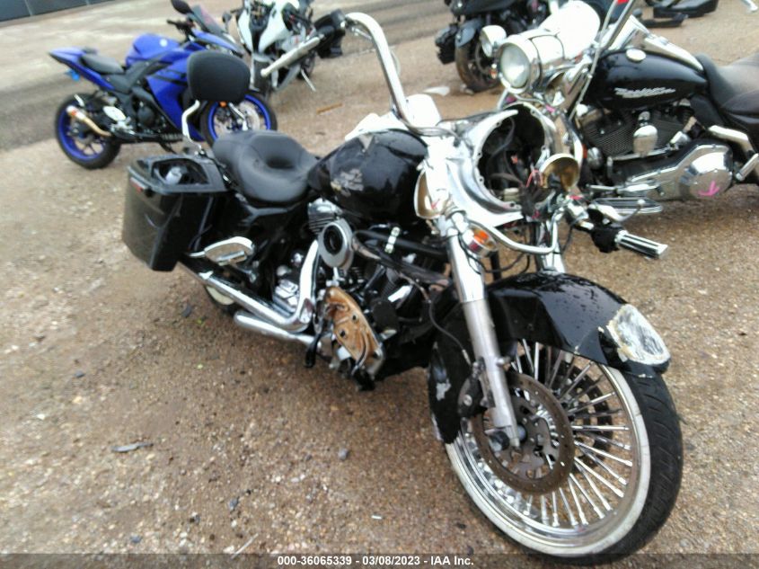 2011 HARLEY-DAVIDSON FLHR - 1HD1FB41XBB646086
