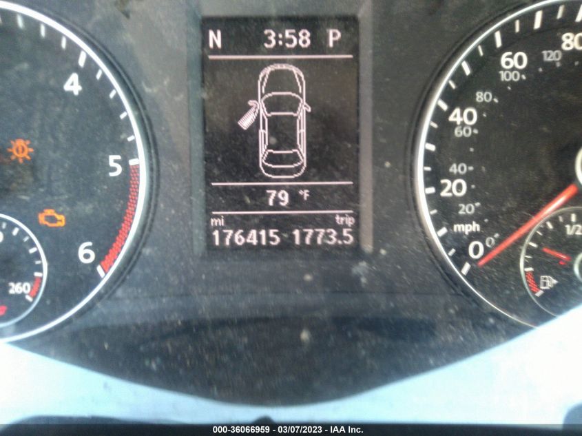 2013 VOLKSWAGEN PASSAT TDI SE W/SUNROOF & NAV - 1VWBN7A34DC077659