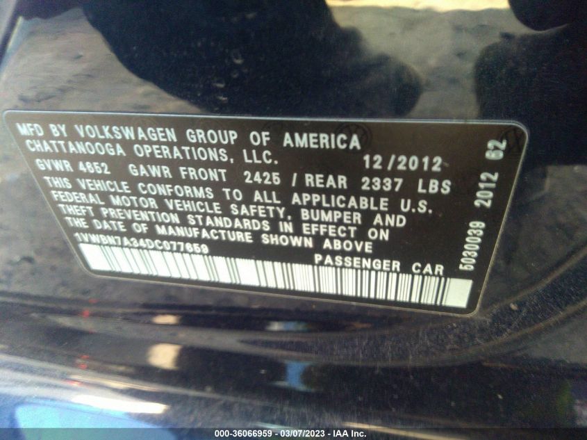 2013 VOLKSWAGEN PASSAT TDI SE W/SUNROOF & NAV - 1VWBN7A34DC077659