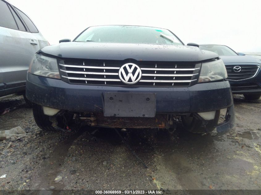 2013 VOLKSWAGEN PASSAT TDI SE W/SUNROOF & NAV - 1VWBN7A34DC077659