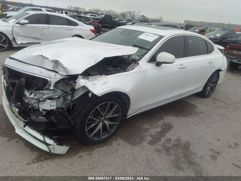 2018 VOLVO S90 MOMENTUM LVY982MK4JP022480