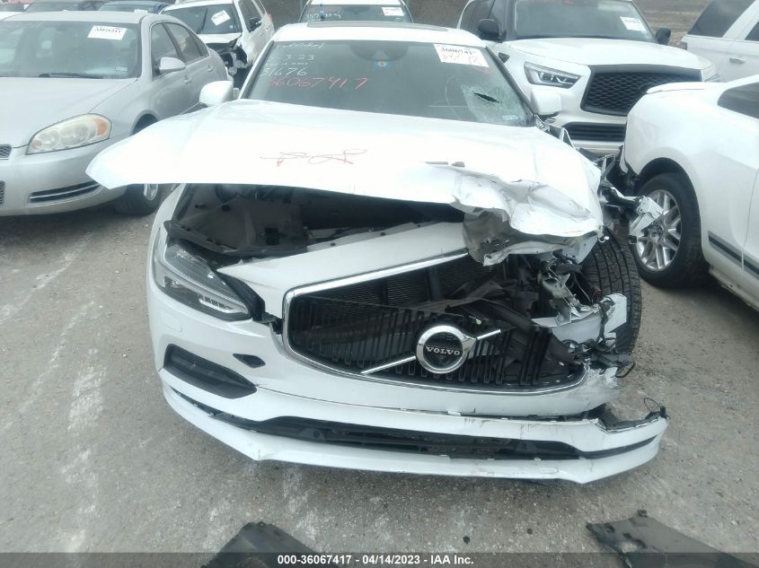 2018 VOLVO S90 MOMENTUM LVY982MK4JP022480