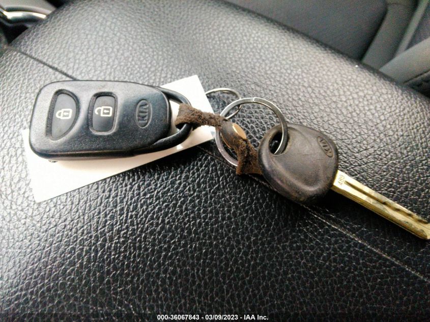 2013 KIA SORENTO LX - 5XYKTCA60DG332718