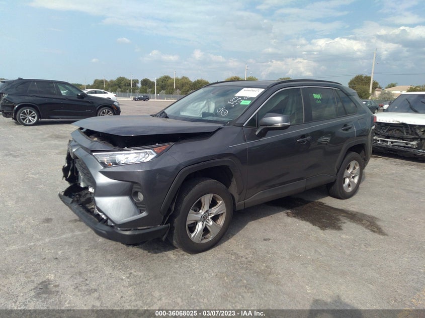 VIN 2T3W1RFV0MC153852 2021 TOYOTA RAV4 XLE
