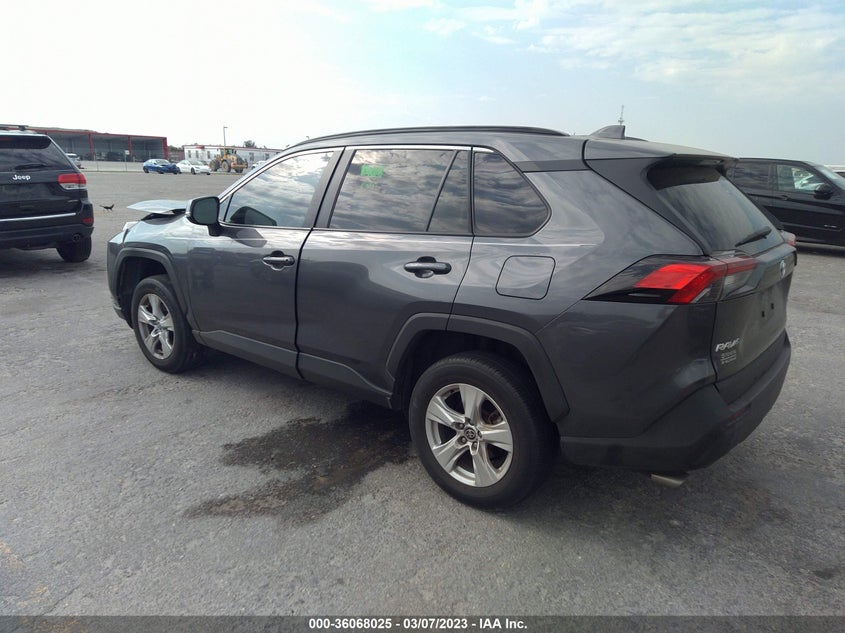 VIN 2T3W1RFV0MC153852 2021 TOYOTA RAV4 XLE