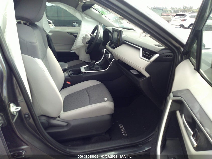 VIN 2T3W1RFV0MC153852 2021 TOYOTA RAV4 XLE