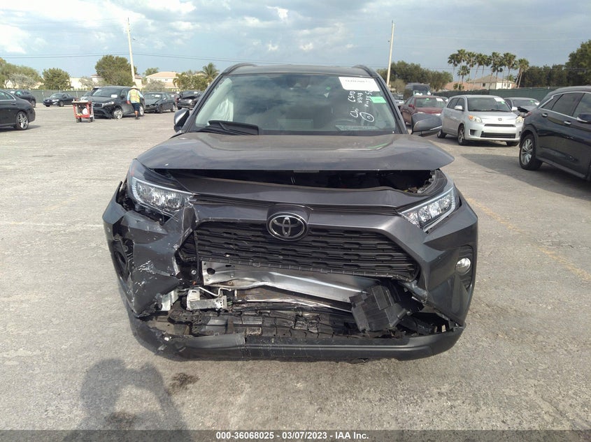 VIN 2T3W1RFV0MC153852 2021 TOYOTA RAV4 XLE