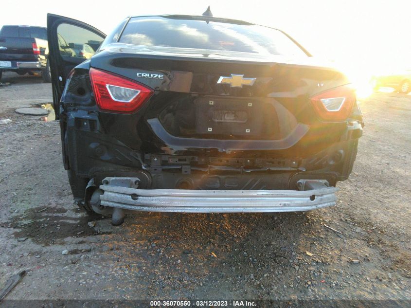 2018 CHEVROLET CRUZE LT - 1G1BE5SM5J7221604