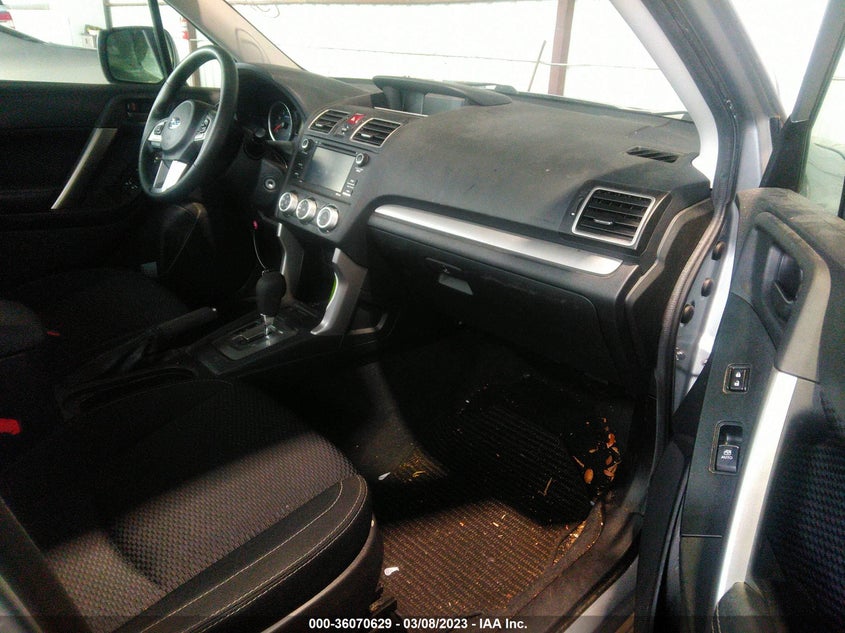 VIN JF2SJABC0JH591793 2018 SUBARU FORESTER