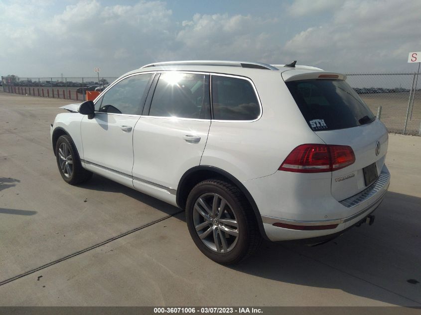 2015 VOLKSWAGEN TOUAREG LUX - WVGEF9BP1FD002906