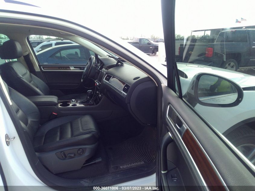 2015 VOLKSWAGEN TOUAREG LUX - WVGEF9BP1FD002906