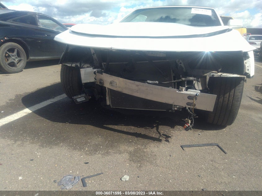 VIN 1G1FD3DX6J0142287 2018 CHEVROLET CAMARO 2LT