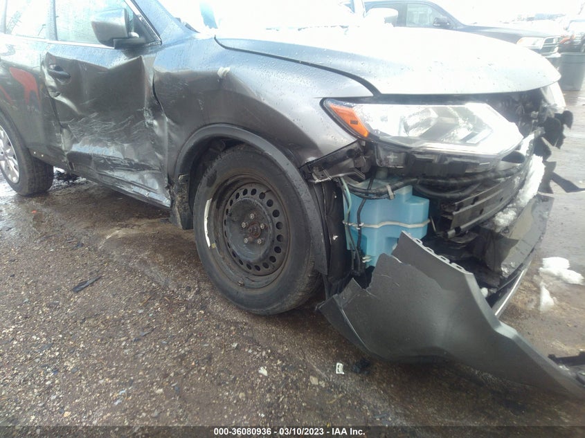 VIN KNMAT2MV4JP572985 2018 NISSAN ROGUE S