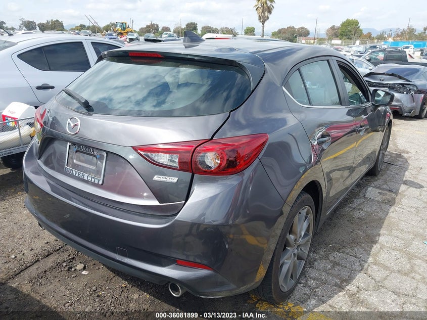 VIN 3MZBN1M34JM203604 2018 MAZDA MAZDA3 5-DOOR GRAND TOURING