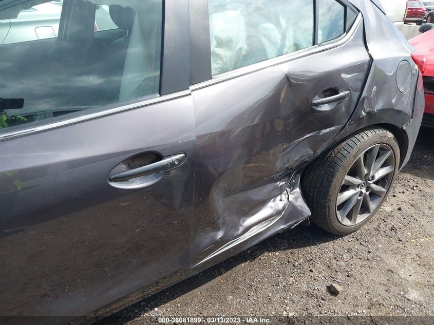 VIN 3MZBN1M34JM203604 2018 MAZDA MAZDA3 5-DOOR GRAND TOURING