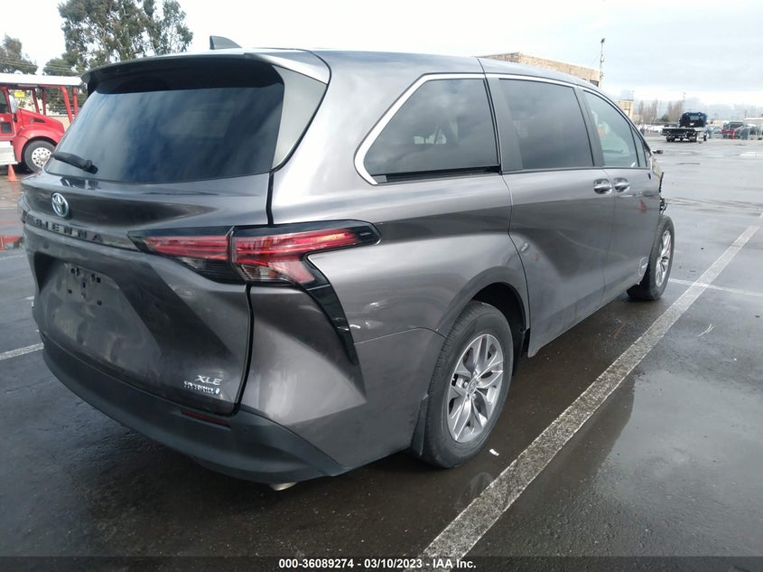 VIN 5TDYSKFC5MS017180 2021 TOYOTA SIENNA XLE