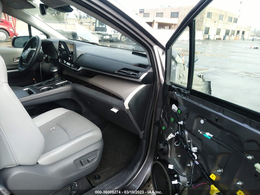 VIN 5TDYSKFC5MS017180 2021 TOYOTA SIENNA XLE