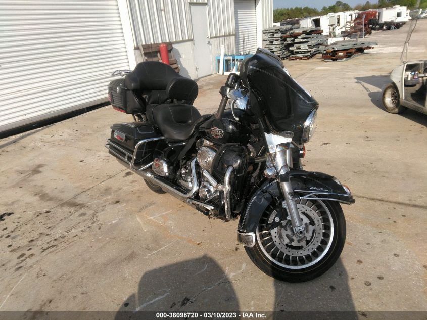2011 HARLEY-DAVIDSON FLHTCU - 1HD1FC418BB668206