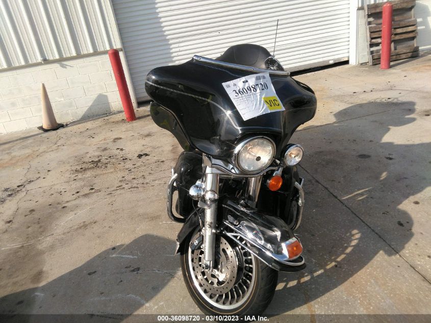 2011 HARLEY-DAVIDSON FLHTCU 1HD1FC418BB668206