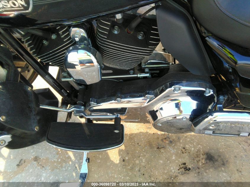 2011 HARLEY-DAVIDSON FLHTCU 1HD1FC418BB668206