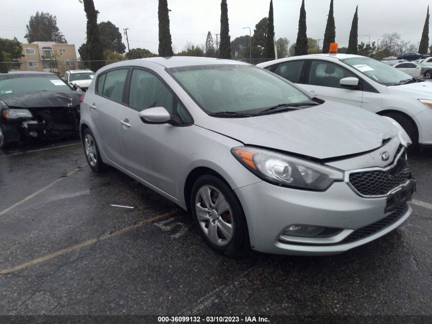 2016 KIA FORTE 5-DOOR LX - KNAFK5A87G5597518