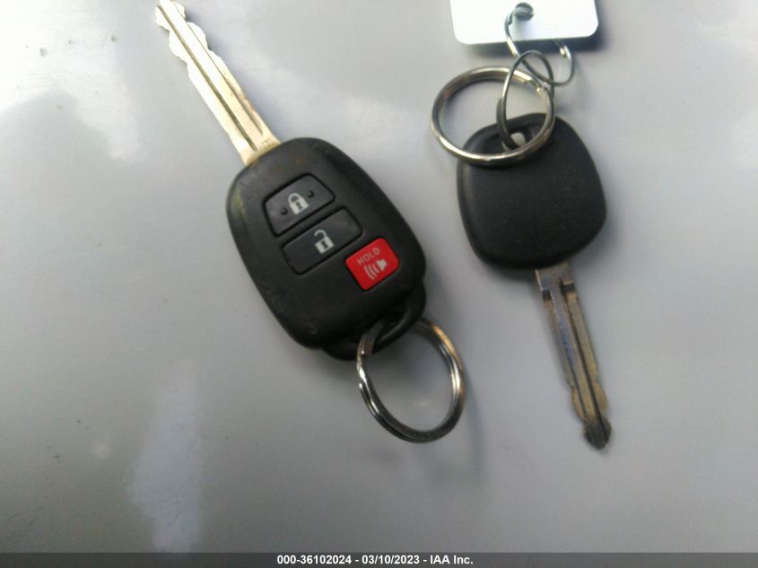 2015 TOYOTA RAV4 XLE - JTMRFREV6FD114083