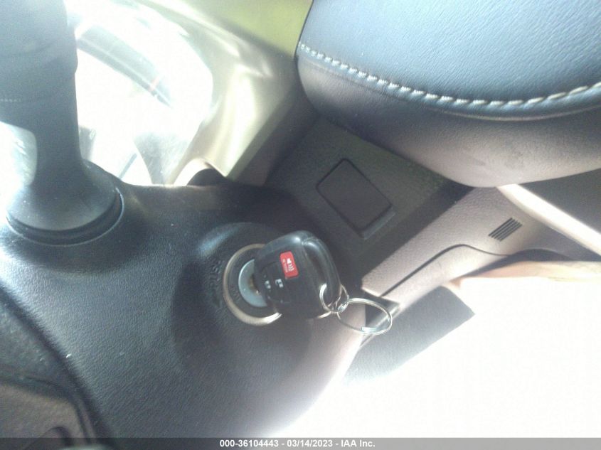 2014 TOYOTA RAV4 XLE - JTMRFREV3ED081980