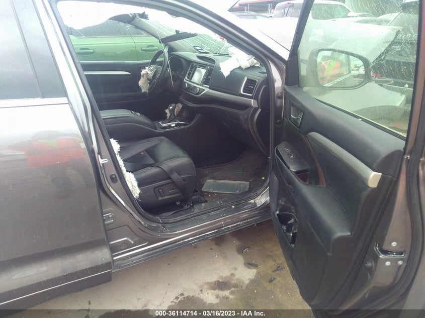 VIN 5TDKZRFH0HS511071 2017 TOYOTA HIGHLANDER XLE/SE