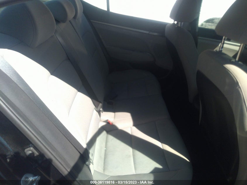 VIN 5NPD74LF5JH260497 2018 HYUNDAI ELANTRA SE
