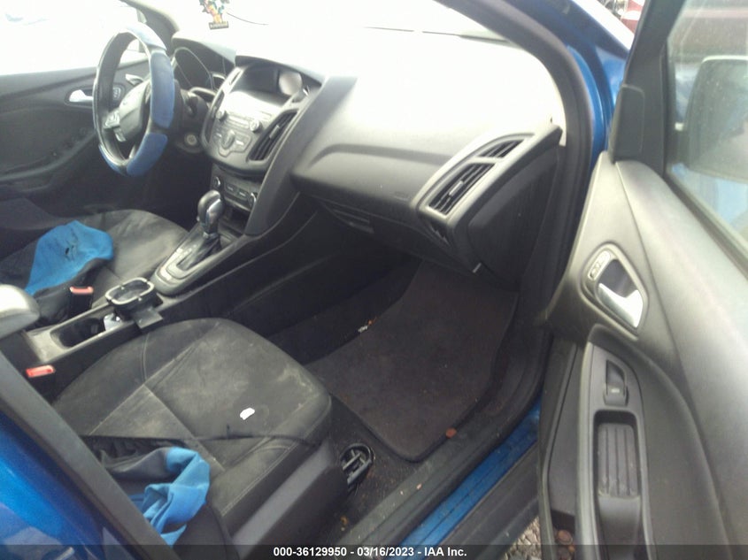 VIN 1FADP3F24JL286304 2018 FORD FOCUS SE