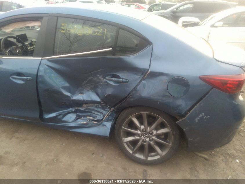 2018 MAZDA MAZDA3 4-DOOR TOURING 3MZBN1V30JM214050