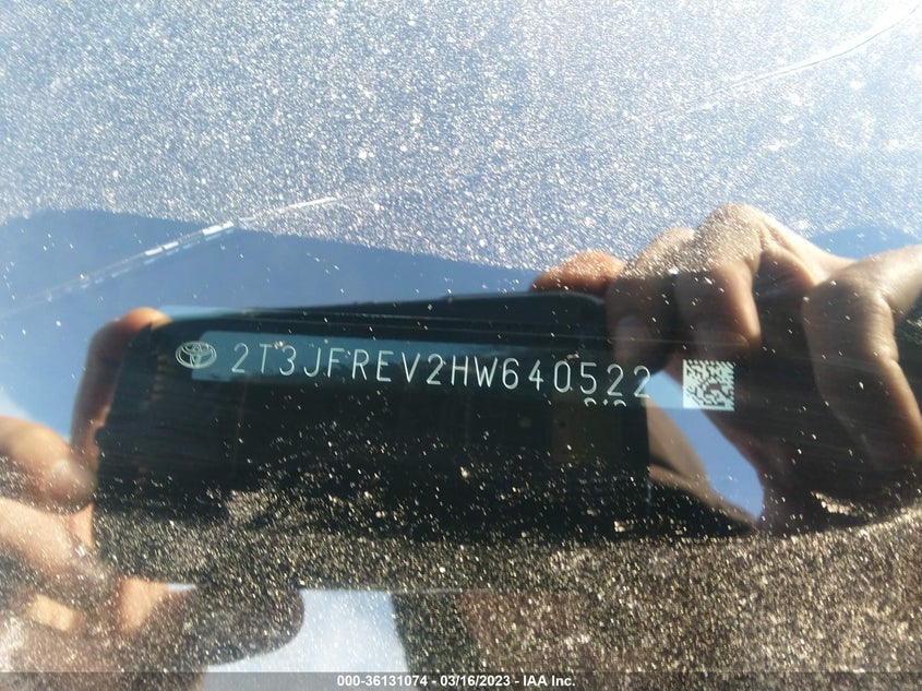 VIN 2T3JFREV2HW640522 2017 TOYOTA RAV4 SE
