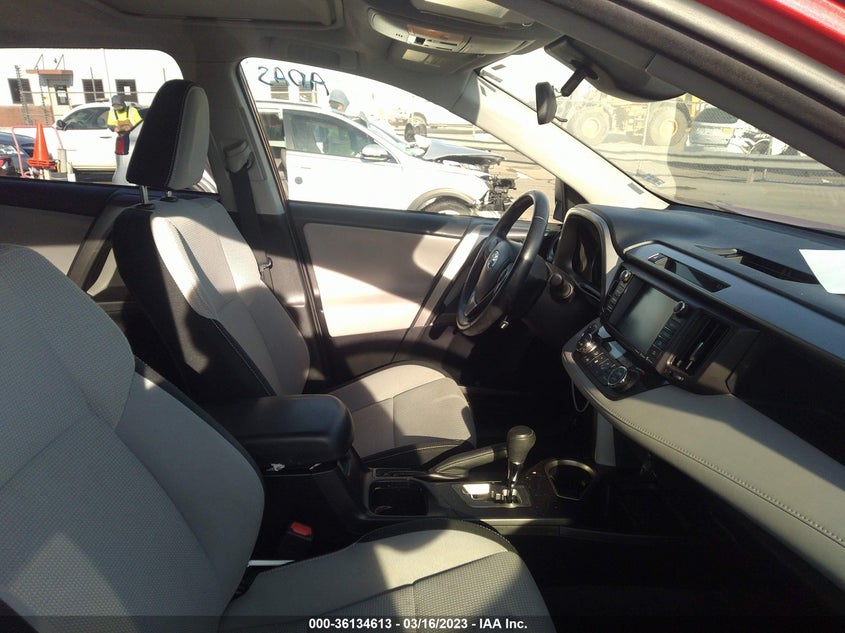 VIN JTMWFREV7HJ143759 2017 TOYOTA RAV4 XLE