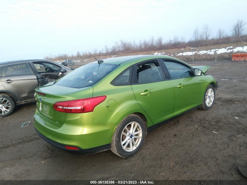VIN 1FADP3F2XJL238600 2018 FORD FOCUS SE