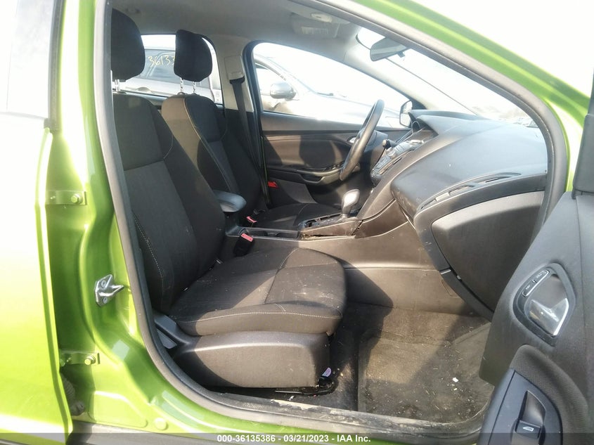VIN 1FADP3F2XJL238600 2018 FORD FOCUS SE