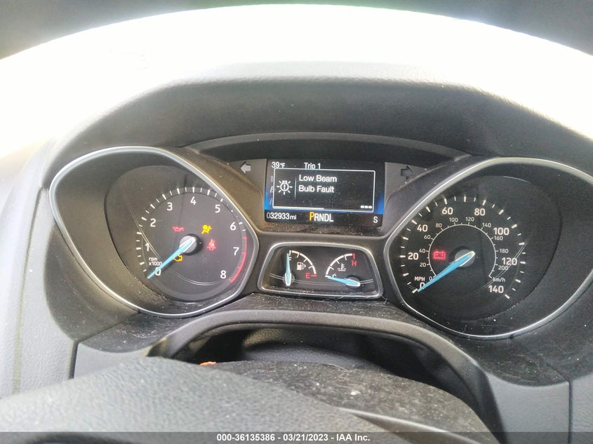 VIN 1FADP3F2XJL238600 2018 FORD FOCUS SE