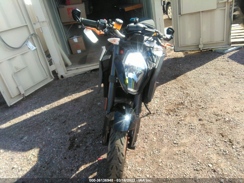 2015 KTM 1290 SUPER DUKE R VBKV39401FM920800
