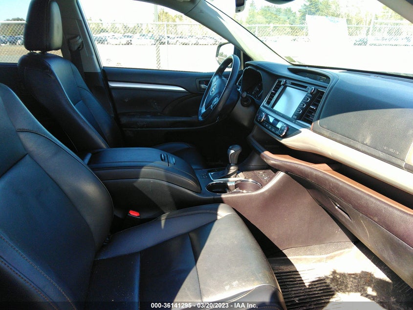 2019 TOYOTA HIGHLANDER SE/XLE VIN: 5TDJZRFH6KS574338