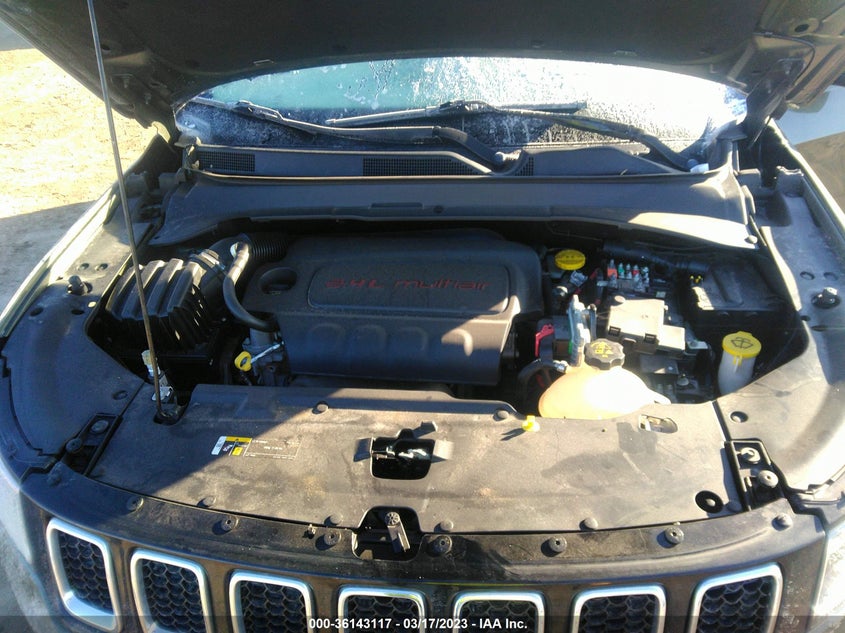 VIN 3C4NJDBB1JT104073 2018 JEEP COMPASS LATITUDE