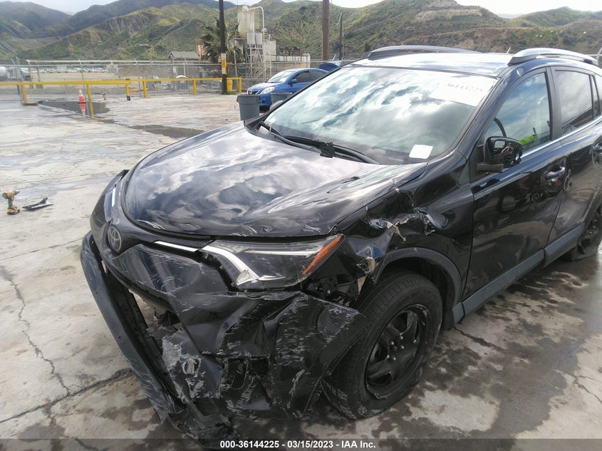 VIN 2T3ZFREV3JW511326 2018 TOYOTA RAV4 LE