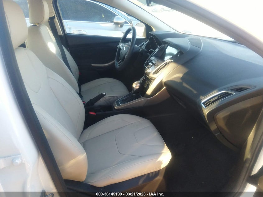 VIN 1FADP3J29JL214909 2018 FORD FOCUS TITANIUM