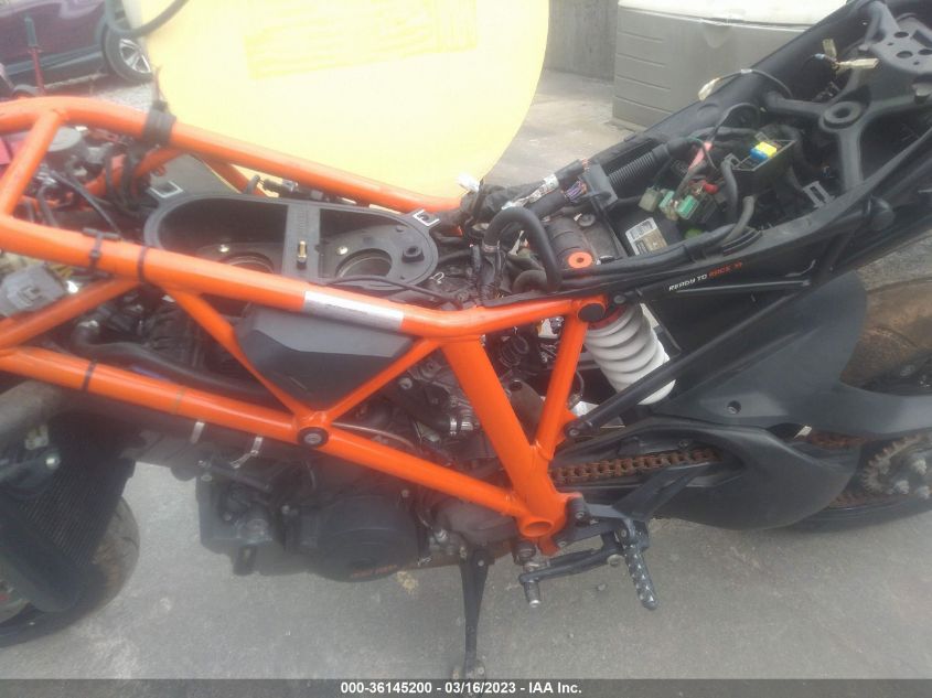 2016 KTM 1290 SUPER DUKE R - VBKV39401GM937503