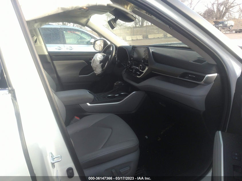 VIN 5TDHZRBH5MS532878 2021 TOYOTA HIGHLANDER XLE
