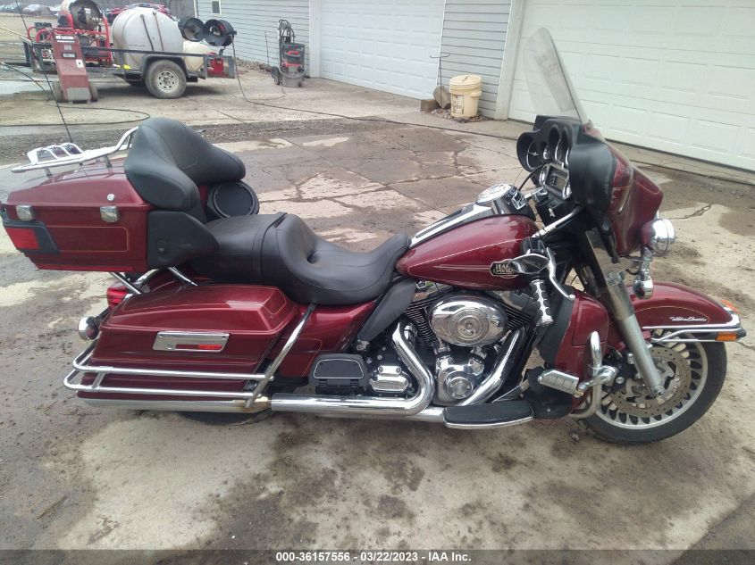 2010 HARLEY-DAVIDSON FLHTCU 1HD1FC416AB651659