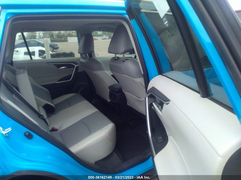 VIN 2T3C1RFV8MW137237 2021 TOYOTA RAV4 XLE PREMIUM