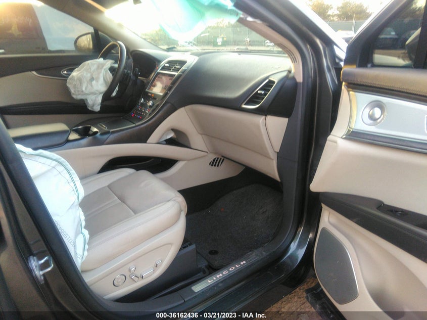 VIN 2LMPJ8LP8KBL54000 2019 LINCOLN NAUTILUS RESERVE