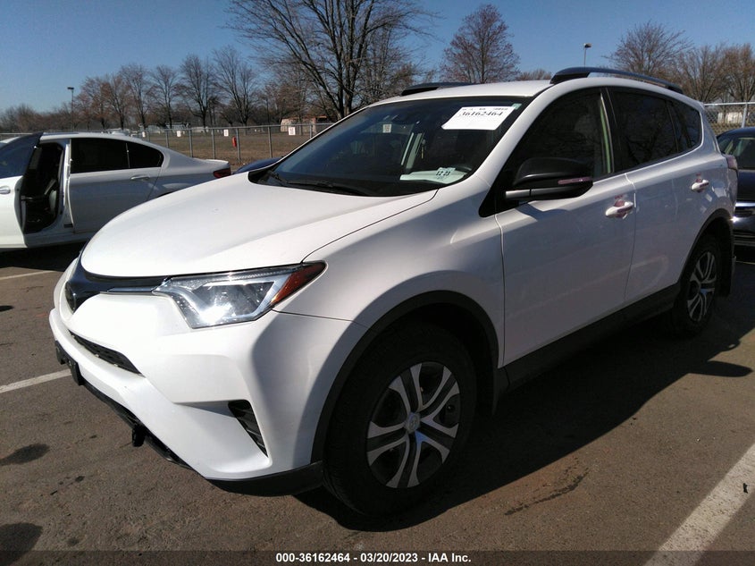VIN JTMBFREV2JJ749295 2018 TOYOTA RAV4 LE