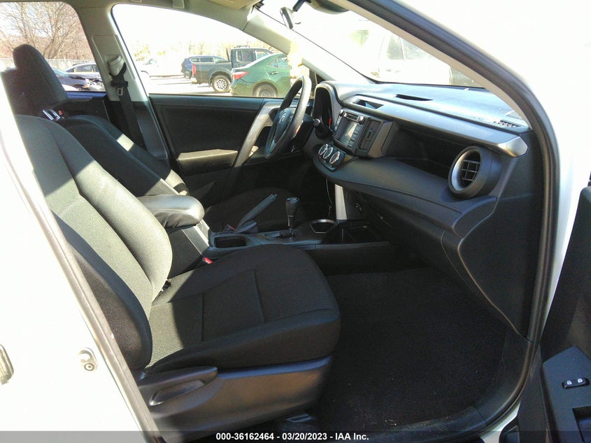 VIN JTMBFREV2JJ749295 2018 TOYOTA RAV4 LE